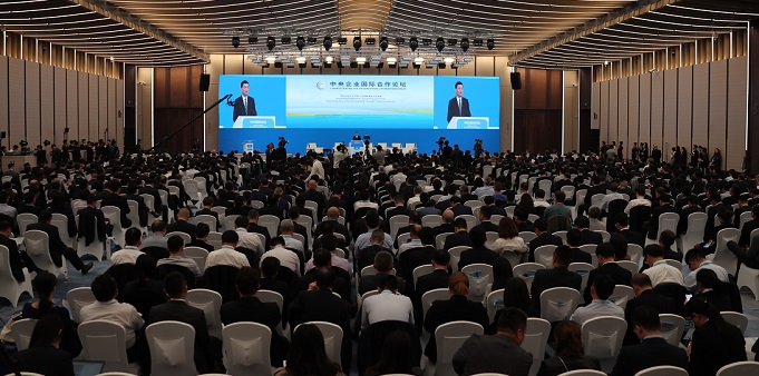 國務院國資委主辦首屆進博會中央企業國際合作論壇 肖亞慶出席并致辭 沈瑩主持論壇 