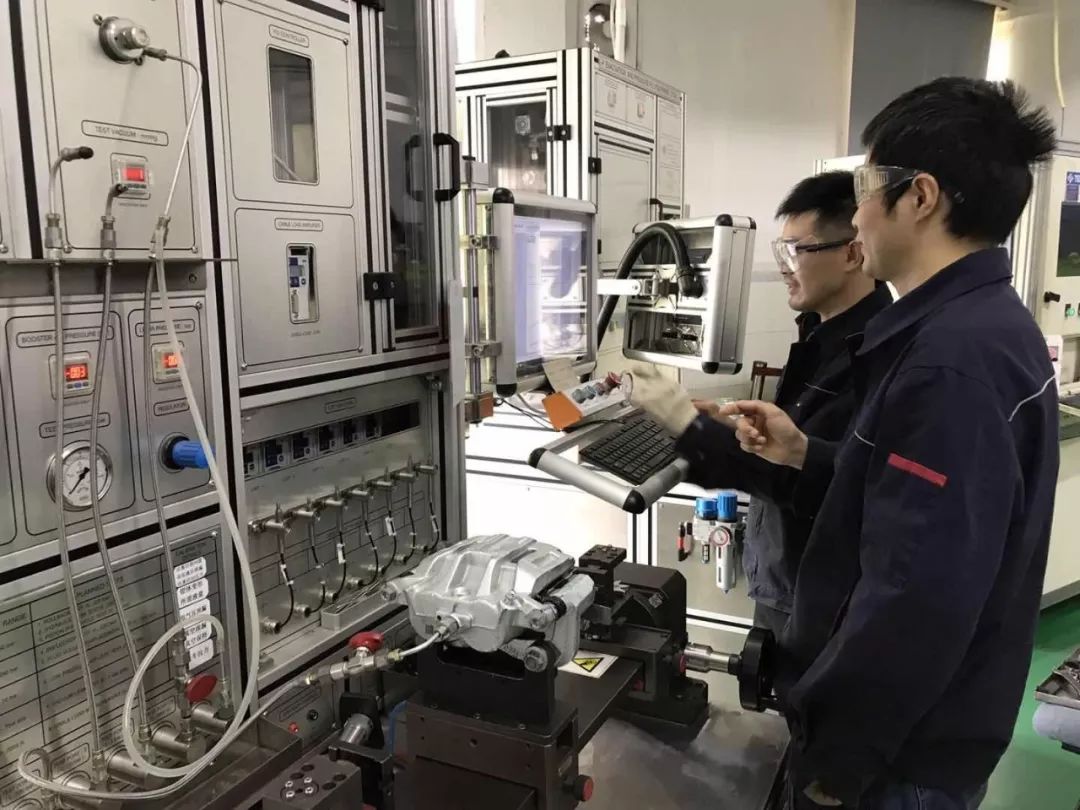 【最美兵裝人<24>】南方天合制動踏板感優化團隊:一腳“剎車” 大有學問