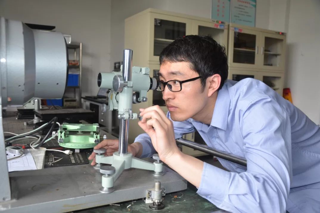 【兵裝青年標兵①】華中光電楊龍：一個“精密”的90后